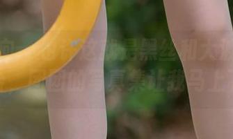 异思趣向 – 也许这就是黑丝和大波浪的完美结合，团团的写真集让我马上下载！