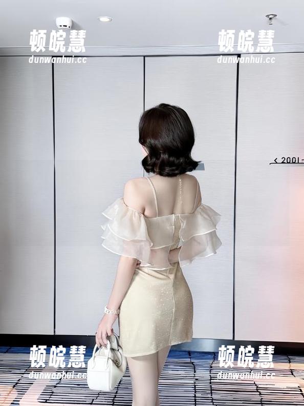 徐莉芝Booty 微密圈 - 徐莉芝Booty的白衬衫,一个没有圣光的写真,洋溢着‘很普通,但也蛮好’的清新气息。