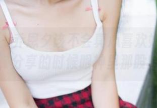 推女神 – 乔恩夕该不会真心喜欢她的婚纱作品，分享的时候眼神里那股坚定！