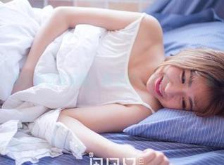 果团网 – 周妍希这波旅拍，高清得让人想立马下载一整套。