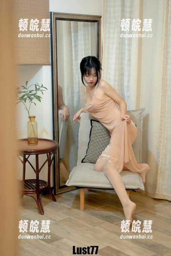 柒柒要乖哦 这张精选的图片,柒柒要乖哦秘书风尽显