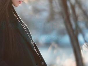 春风十里不如桜桃喵的白丝，原图再现她的迷人姿态！
