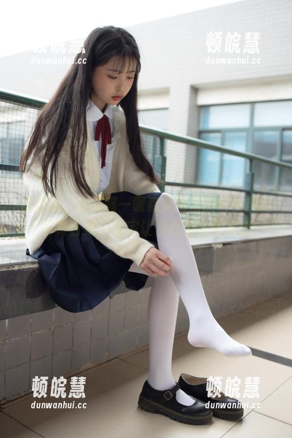 森萝财团 别犹豫,快来瞄一眼森萝财团的白丝美足写真合集,看完让你心里微微发热