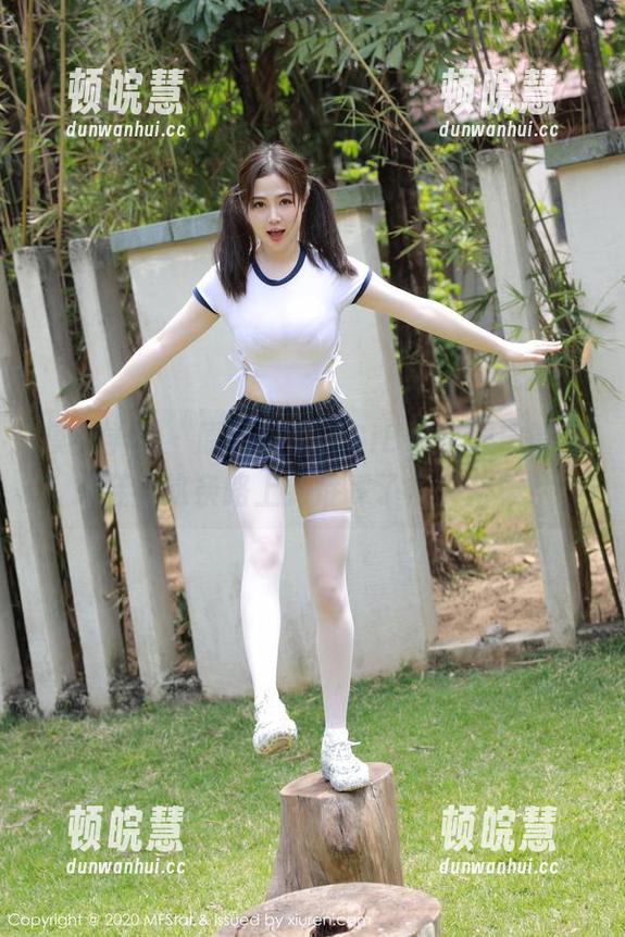 模范学院-SiByl李思宁 模范学院 - 原图想说,SiByl李思宁的高跟鞋在这条路上到底踩了多少狗屎?