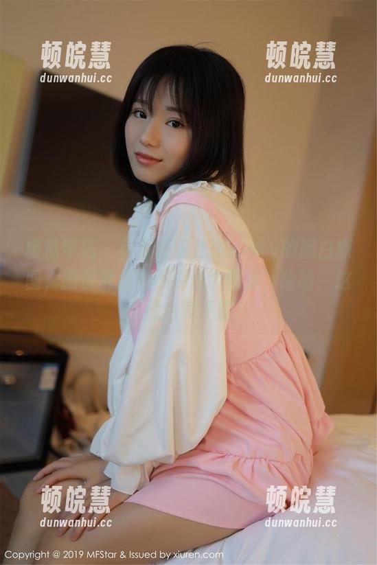 模范学院-唐琪儿Beauty 模范学院 - 翻看唐琪儿Beauty的黑白原图,顺便考虑要不要做个壁纸,哈哈,这个颜色真不错!