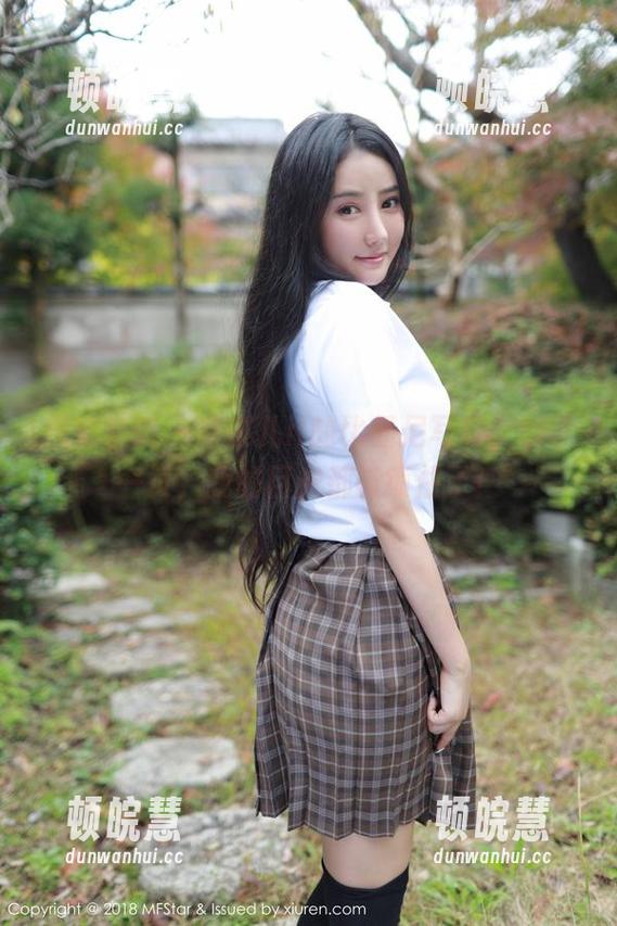 模范学院-唐琪儿il 模范学院 - 唐琪儿il的比基尼写真,翻了一页,我的目光都被锁住了!