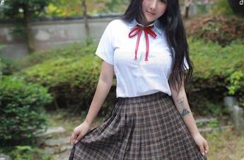 模范学院 – 免费图册：女王大美妞儿的王座，底下恨不能是千军万马，只为献上臻选。