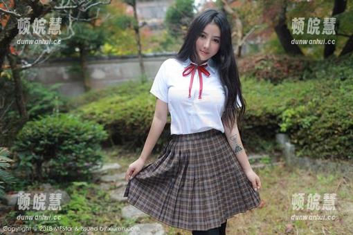 模范学院-大美妞儿 模范学院 - 免费图册:女王大美妞儿的王座,底下恨不能是千军万马,只为献上臻选。