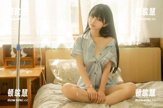 看了樱井宁宁的超涩女仆全套图包，我的脑海里不知怎的冒出了一部女性校园剧！