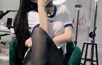 微密圈 – 第二瞥，“汤圆可甜了”的美脚图包：好奇为何我的注意力就被吸引了？