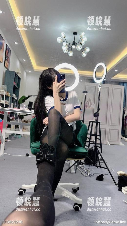 微密圈 - 第二瞥，“汤圆可甜了”的美脚图包：好奇为何我的注意力就被吸引了？