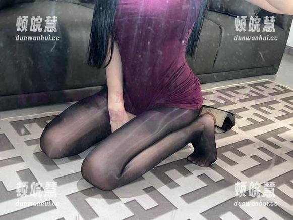 沈汝凡超哇塞 微密圈 - 高清写真:沈汝凡超哇塞在连衣裙里的“随性”时刻,都是风景啊!
