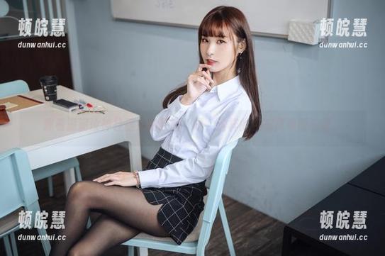 泥泥汝 观看泥泥汝神社巫女的原图,呀,这样的姿态真难得一见。