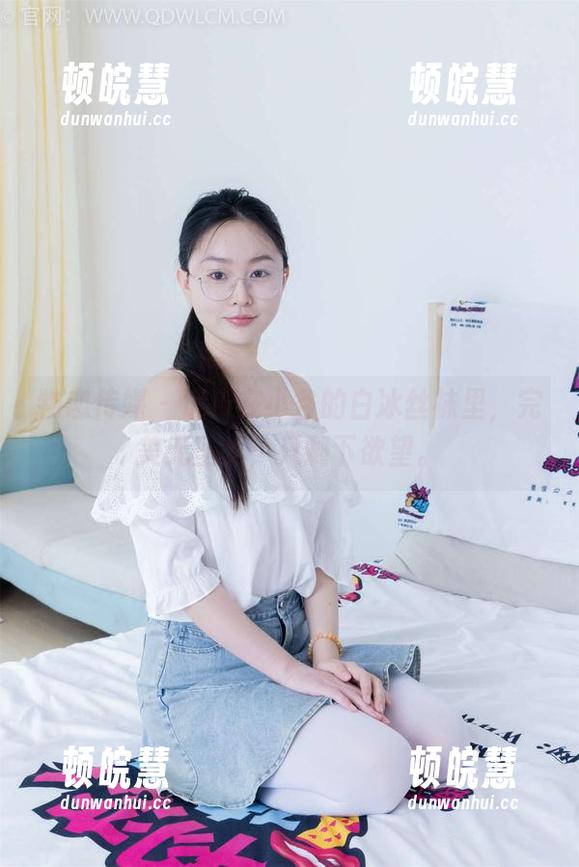 物恋传媒-小谷 物恋传媒 - 沉浸在小谷的白冰丝袜里,完美无圣光,只剩下欲望。