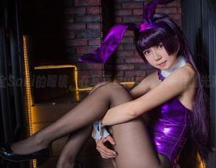 白金Saki的眼镜，在写真里闪烁着不一样的光彩！