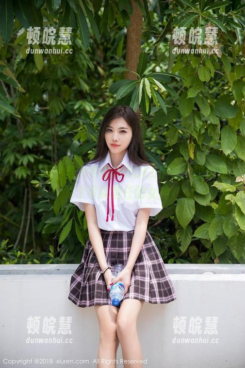 秀人网 - 照片中的MODEL伊若，貌似是个可以信任的女神