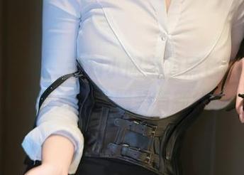 秀人网 – 唉，古月小同学的黑色图集，难道我又要对黑色服装有新认识了？