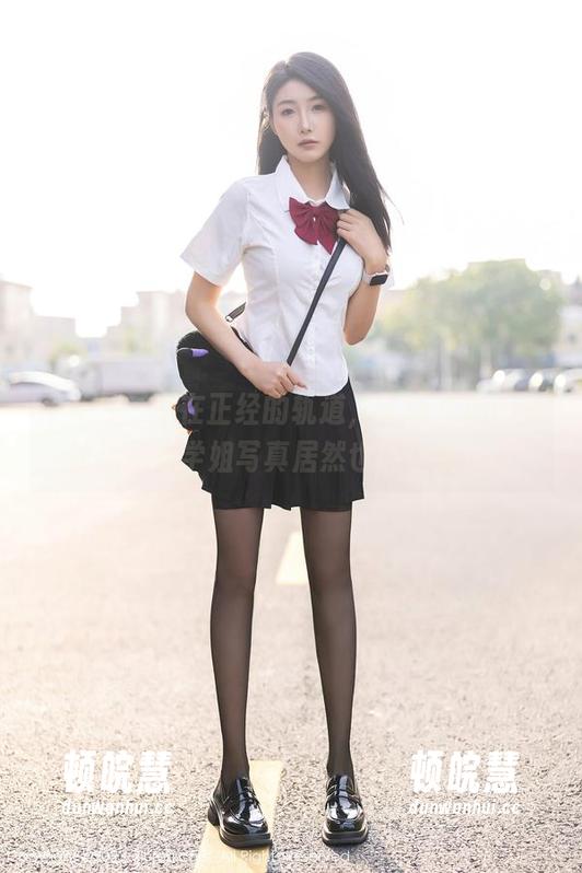 秀人网-子纯儿Annie 秀人网 - 不在正经的轨道,子纯儿Annie的无圣光学姐写真居然也能让我沉醉