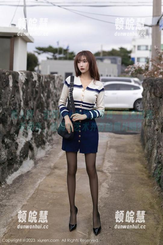 秀人网-安琪Yee 秀人网 - 安琪Yee的校园写真:你见过洗手间外,嬉闹与艺术并存的照片吗?