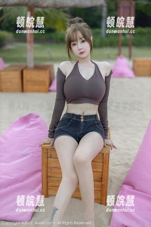 秀人网-小泡芙winna 秀人网 - 小泡芙winna的私房万圣节图包,衣服比不穿好看吧?