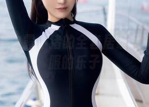 秀人网 – 白露小猪的全套居家写真：换衣服的乐子