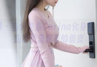 秀人网 – 当绮里嘉Carina化身空姐：私拍原图里藏着的俏皮