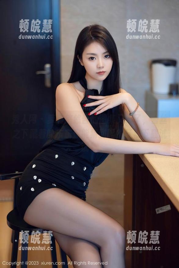 秀人网 - 萝莉悠悠酱的图集又来了，蕾丝之下藏着的东东你能猜到吗？赶紧下载试试！