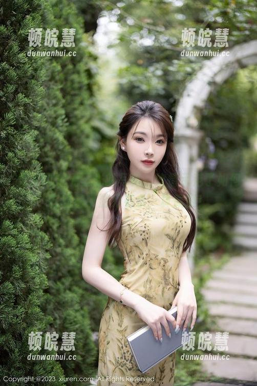 秀人网-软情 秀人网 - 无圣光的写真,软情示范了如何在秘密中游刃有余,真佩服!