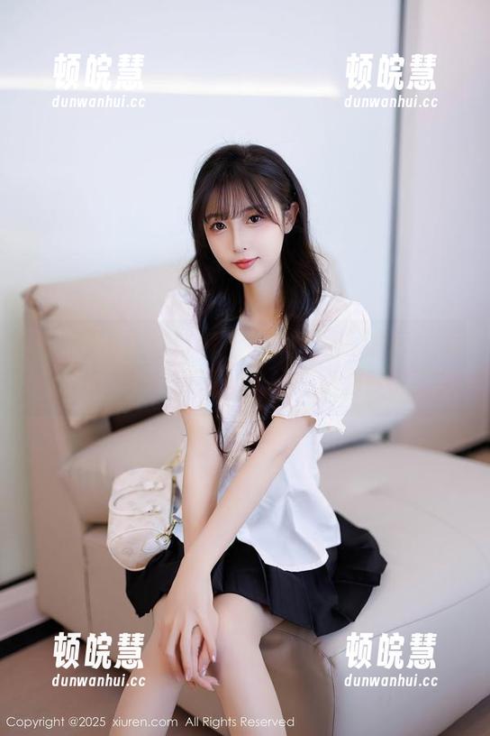 秀人网-雪瑞Lisa 秀人网 - 雪瑞Lisa:这“油亮”真让人停下脚步,没圣光的图包让一切都变得真实