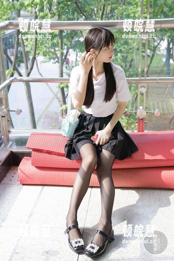 稚乖画册-生煎团团 稚乖画册 - 精选生煎团团的吊带图包,你会想学她走路吗?