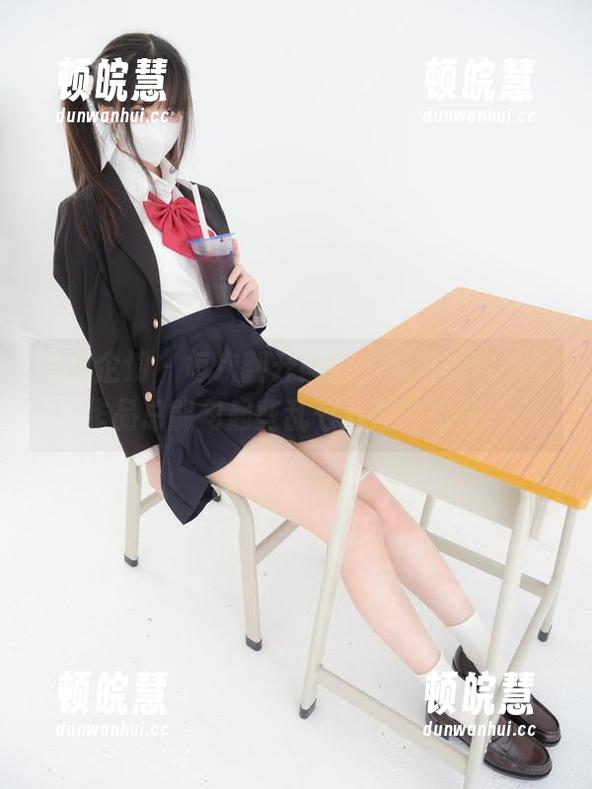 紧急企划-樱可 紧急企划 - 每次翻开图库,樱可的水手服作品总能勾起些乱七八糟的想法。