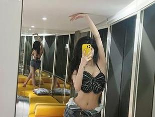 微密圈 – 葛征私房套图：双倍快乐，难道是因为多拍了一张？