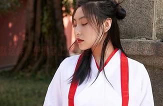 蜜桃社 – 就这样，伊琳穿上了无圣光礼服，图包里竟还有些惊奇