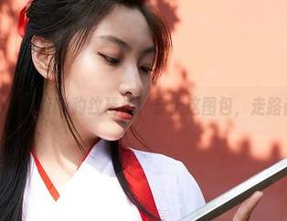 蜜桃社 – 小魔女lily豹纹精选：穿上这图包，走路都带风哦！
