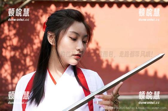 蜜桃社-小魔女lily 蜜桃社 - 小魔女lily豹纹精选:穿上这图包,走路都带风哦!