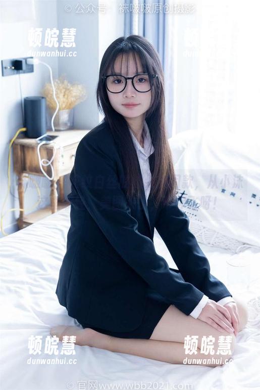 袜啵啵-小沫 袜啵啵 - 花纹白丝的脚尖加固款,从小沫这里取经,美图来了,带你飞呀!