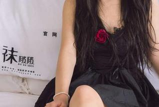 袜啵啵 – 没有修饰的泡芙，裸足其实很有型——无圣光纪实