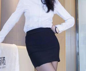袜啵啵 – 这里有一组美图，稚予用建行制服把我一脸懵逼搬到了画面里！