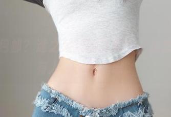 更新包邮？迷之呆梨浴缸套图，居然还真有人在水里沉思。