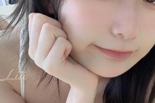 免费领取！迷之呆梨的春日少女合集，躺在草地上随便聊聊