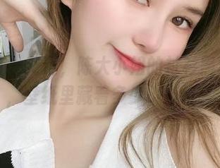 微密圈 – 艾玛，陈大小姐的衬衫黑丝美图，壁纸里藏着多少小心机？