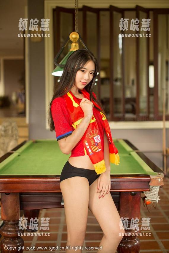 青豆客 - 吕梦玉的浴缸原图，无意间的水花四溅更新！
