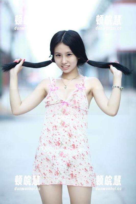 青豆客-黄可christine 青豆客 - 《黄可christine的高清礼服图册,时而像公主,时而像个迷路的小黄
