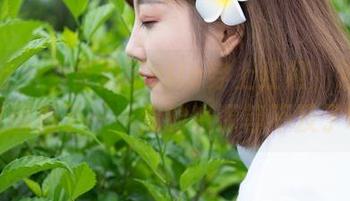 魅妍社 – 当夏倪可ella穿上红裙，连小猫都来围观了——你的资源等不及了吧！