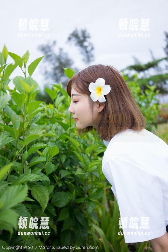 魅妍社-夏倪可ella 魅妍社 - 当夏倪可ella穿上红裙,连小猫都来围观了——你的资源等不及了吧!