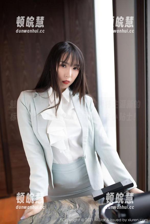 魅妍社-白沫 魅妍社 - 白沫的皮衣美图,模特生涯新的标杆,顺便附赠个人定制的约会小贴士!