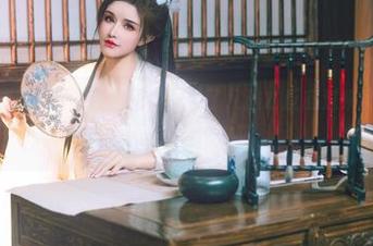 下载鹿八岁baby的校园图包，看了几遍才反应过来竟然是校园，不再想写论文了。