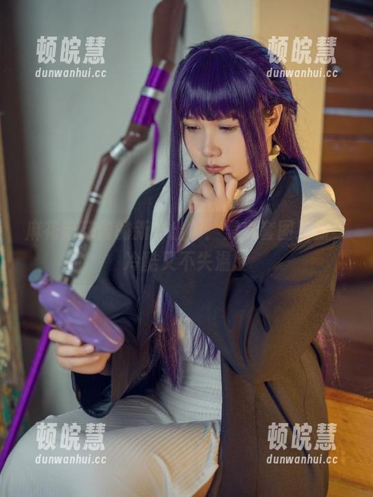 麻花麻花酱 麻花麻花酱的新鲜出炉:黑白套图更新,冷酷又不失温度