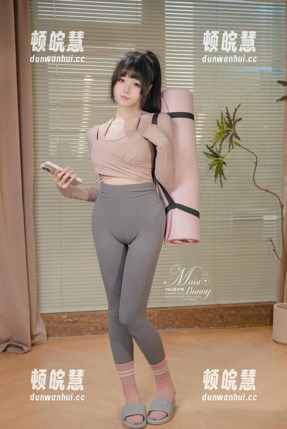免费领取！黏黏团子兔的学姐套图，四季都能看得开心！